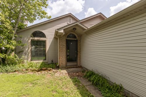 1368 The Kings Ct, Lexington, KY, 40515-2002 | Card Image