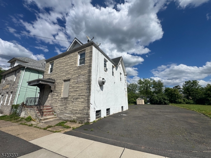 Commercial Sale in Plainfield City