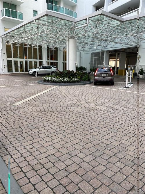apt-2008-31 Se 5th St, Miami, FL, 33131-2515 | Card Image