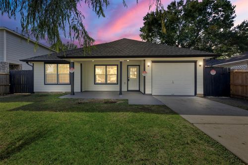 111 Calvin St, Pasadena, TX, 77506-4414 | Card Image