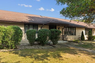 15608 Petunia Court, Condo with 2 bedrooms, 2 bathrooms and 2 parking in Orland Park IL | Image 2