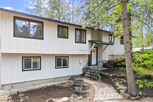 19815 Nugget Ave, Bend, OR, 97702-9732 | Card Image