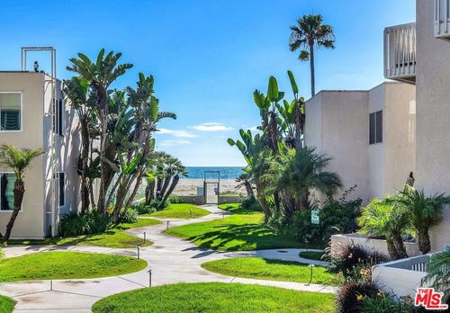 apt-a104-7301 Vista Del Mar, Playa del Rey, CA, 90293-7670 | Card Image