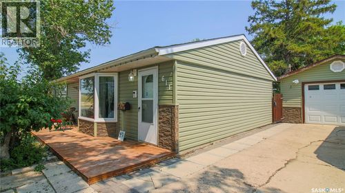 611 Mcintosh St, Regina, SK, S4T5B3 | Card Image