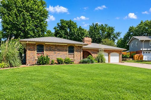 1306 N Brookfield Ln, Derby, KS, 67037-2138 | Card Image