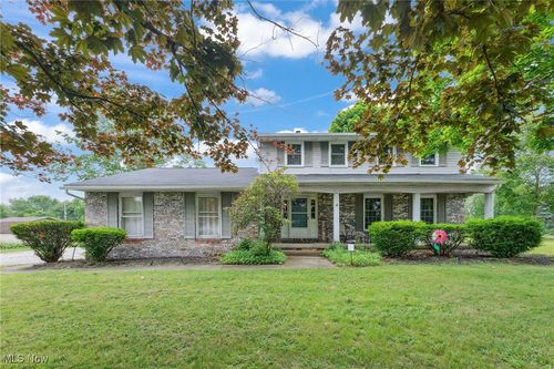 12385 Omar Dr Ne, Hartville, OH, 44632-8807 | Card Image