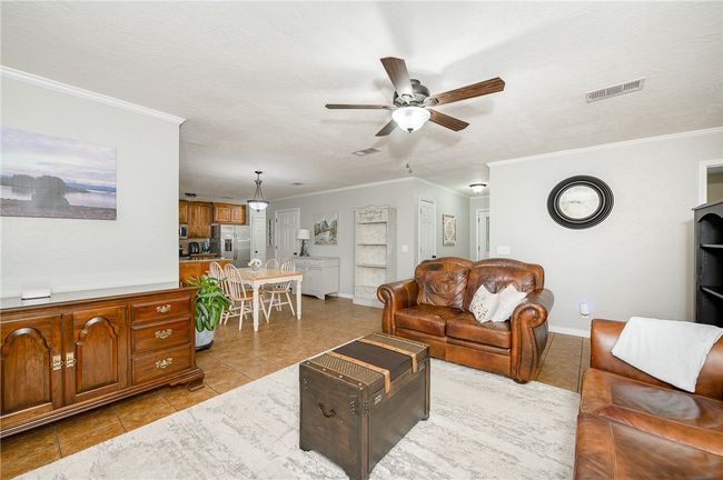 923 N Hull St, House other with 3 bedrooms, 2 bathrooms and null parking in Caldwell TX | Image 6