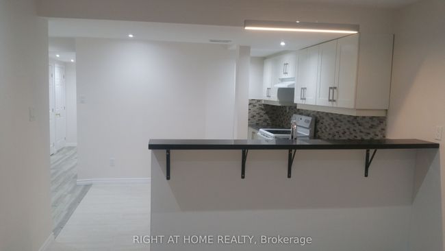 BSMNT - 957 Asleton Blvd, House other with 2 bedrooms, 1 bathrooms and 1 parking in Milton ON | Image 4