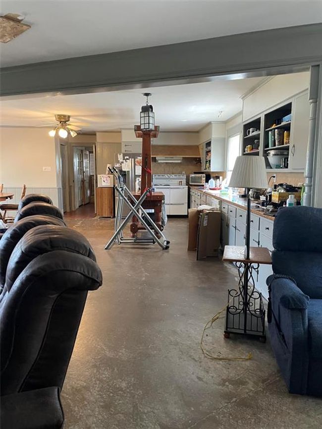 2002 Fm 369 S, House other with 4 bedrooms, 5 bathrooms and 2 parking in Iowa Park TX | Image 14