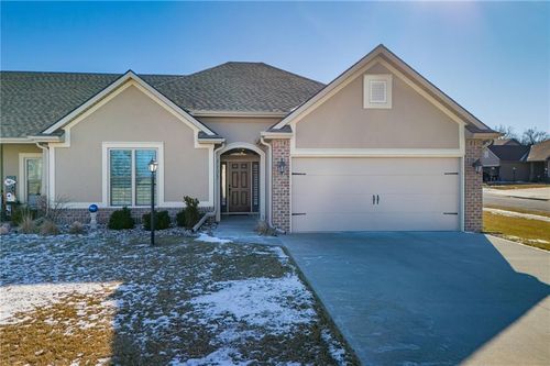 4905 Stonebridge Dr W, Saint Joseph, MO, 64505-8314 | Card Image