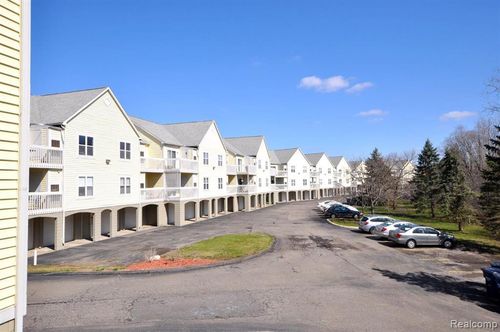 apt-4-2225 S Huron Pkwy, Ann Arbor, MI, 48104-5143 | Card Image