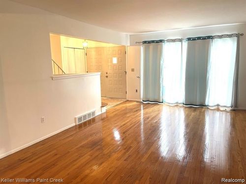 4837 Burke Ct, Sterling Heights, MI, 48310-5113 | Card Image