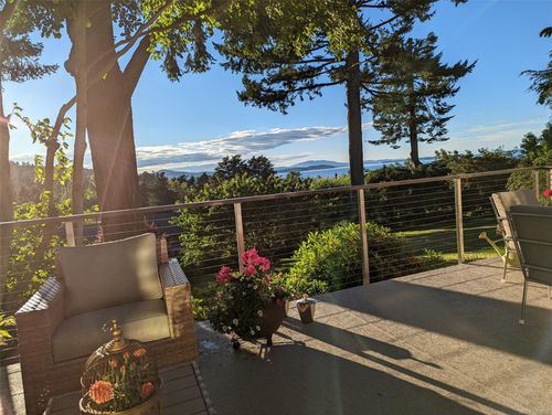 4516 Duart Rd, Saanich, BC, V8N3K2 | Card Image