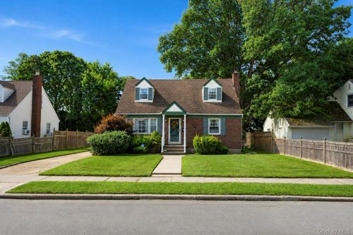 44 Maple Dr, Amityville, NY, 11701-1731 | Card Image