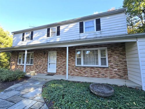 16 Woodcrest Dr, East Fishkill, NY, 12533-6330 | Card Image