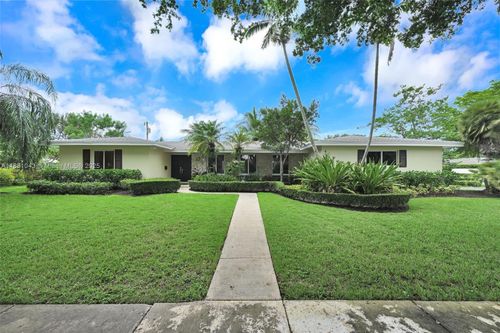 8570 Sw 155th Ter, Palmetto Bay, FL, 33157-2160 | Card Image