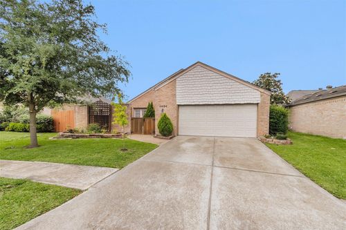 11634 Southlake Dr, Houston, TX, 77077-6704 | Card Image