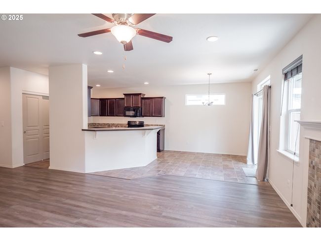 1067 S 55 Th St, House other with 3 bedrooms, 2 bathrooms and 2 parking in Springfield OR | Image 5