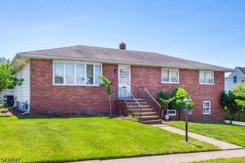 27 Bartsch Ave, Woodland Park, NJ, 07424-2927 | Card Image