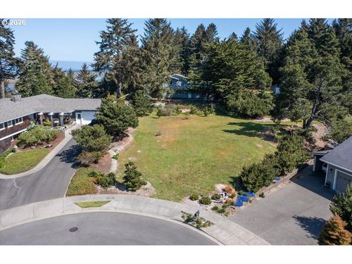 576 Klamath Ave Ne, Bandon, OR, 97411-9714 | Card Image