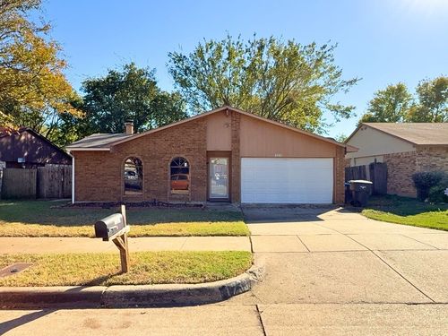 1233 Steinburg Ln, Fort Worth, TX, 76134-3403 | Card Image