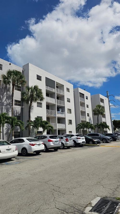 401-8075 Nw 7th St, Miami, FL, 33126-4070 | Card Image