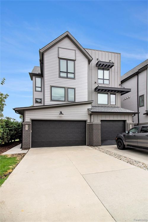 292 N 1st St, Brighton, MI, 48116-1205 | Card Image