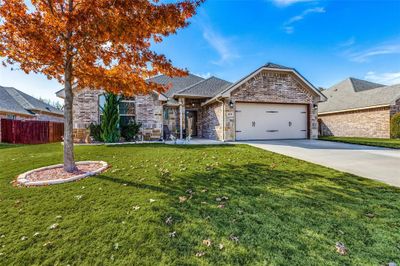 104 Donna Circle, House other with 3 bedrooms, 2 bathrooms and null parking in Granbury TX | Image 3