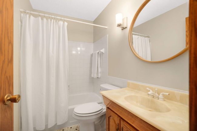 Full Bathroom | Image 18