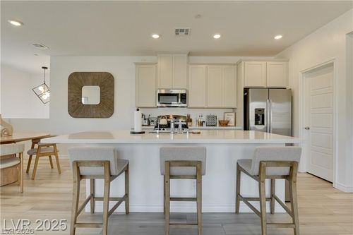 2160-600 N Carriage Hill Dr, Las Vegas, NV, 89138-4663 | Card Image