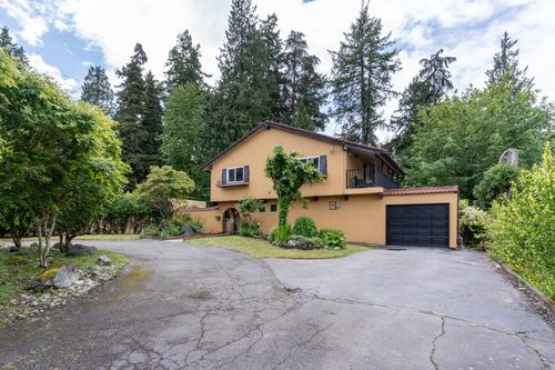 8649 Sunbury Pl, Delta, BC, V4C3Y9 | Card Image