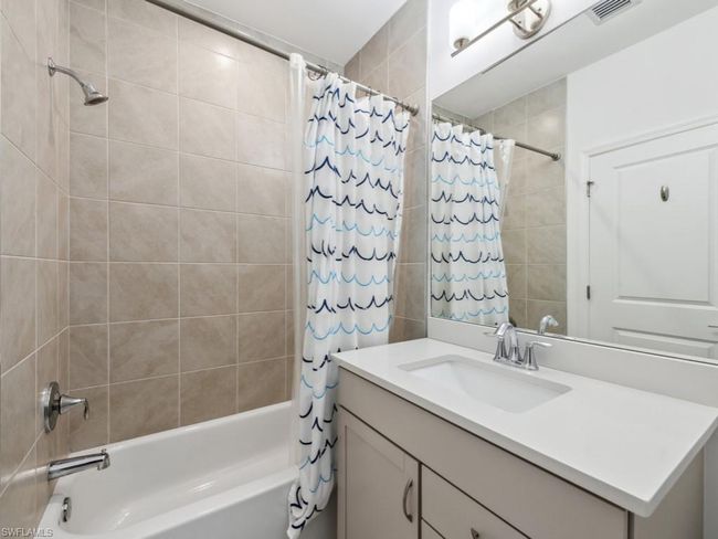 Bathroom with vanity and shower / tub combo | Image 11