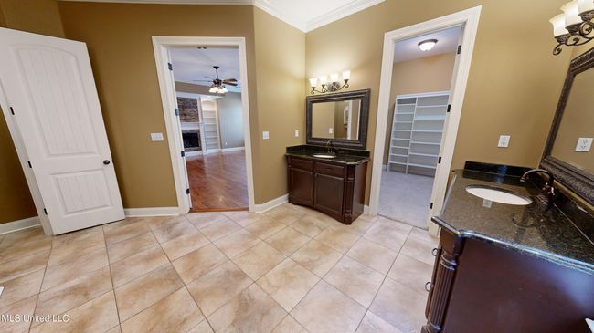 Primary Bathroom | Image 27