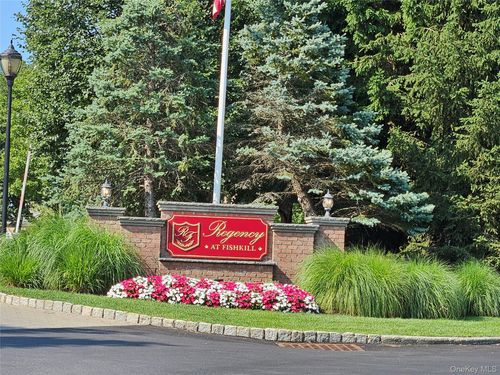 622 Regency Dr, Fishkill, NY, 12524-4940 | Card Image