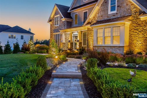 30 Woodmere Rd, Upper Saddle River, NJ, 07458-1424 | Card Image