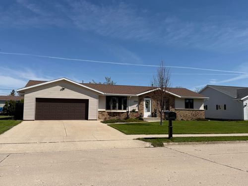 2834 43rd St, Two Rivers, WI, 54241-1211 | Card Image