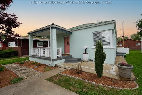 307 25th St, Dunbar, WV, 25064-2205 | Card Image