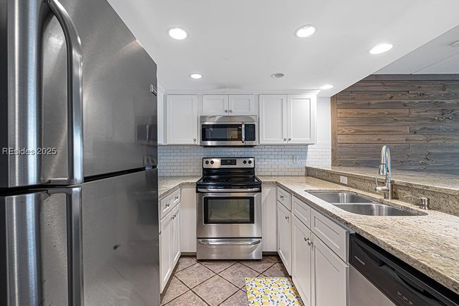 APT-311 - 100 Helmsman Way, Condo with 2 bedrooms, 2 bathrooms and null parking in Hilton Head Island SC | Image 6