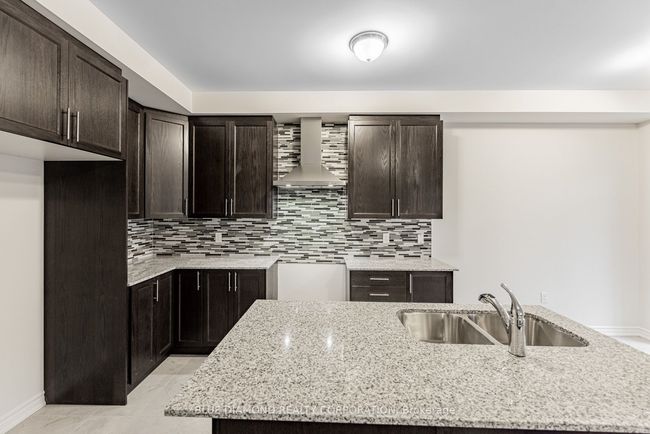 617 Bearberry Pl, House other with 4 bedrooms, 3 bathrooms and 1 parking in Milton ON | Image 4