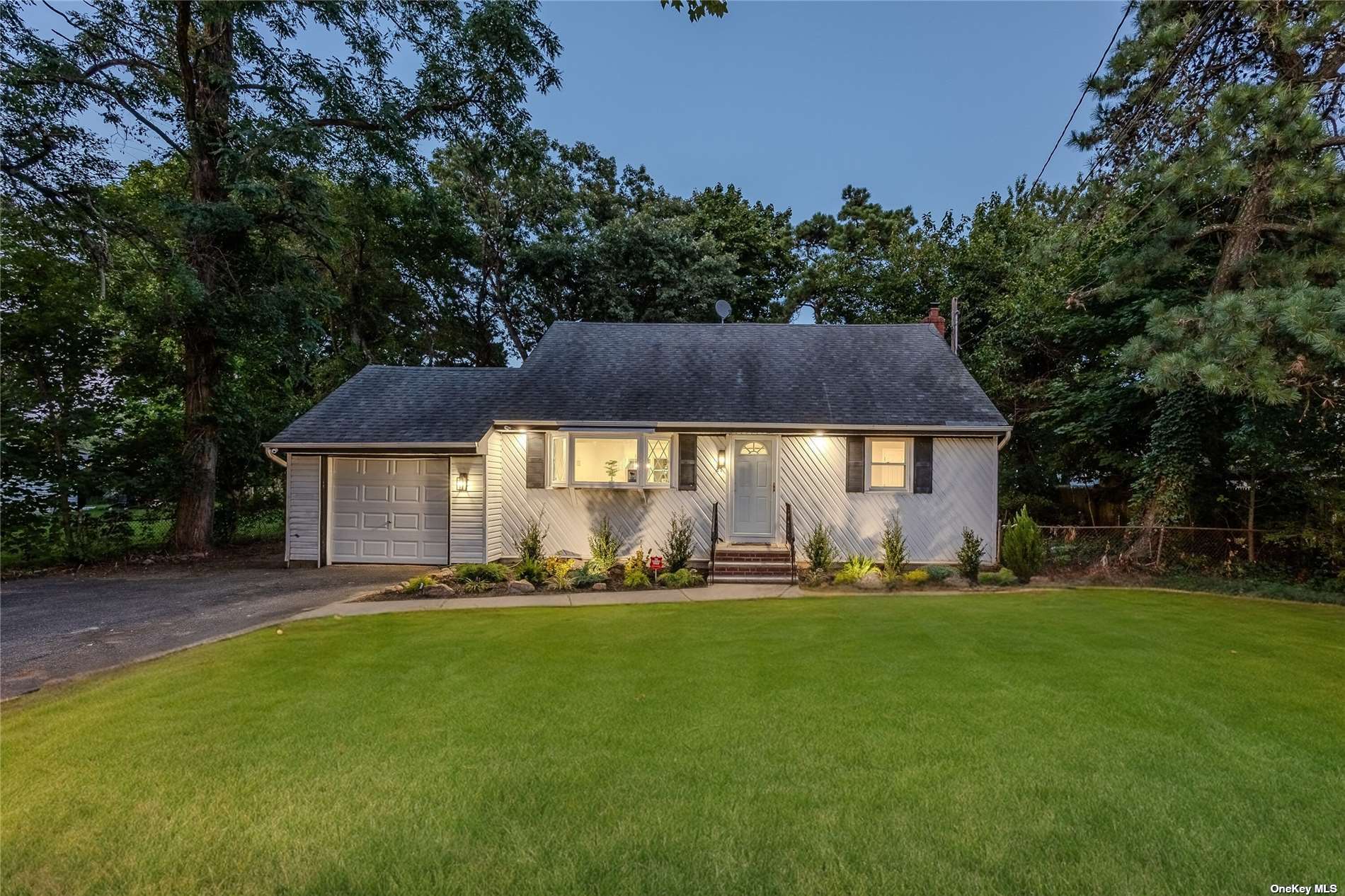 28th St, Wyandanch, NY 11798