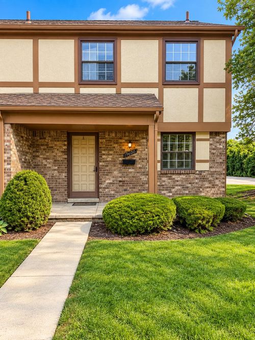 19600 Raleigh Cir S, Southfield, MI, 48076-2400 | Card Image
