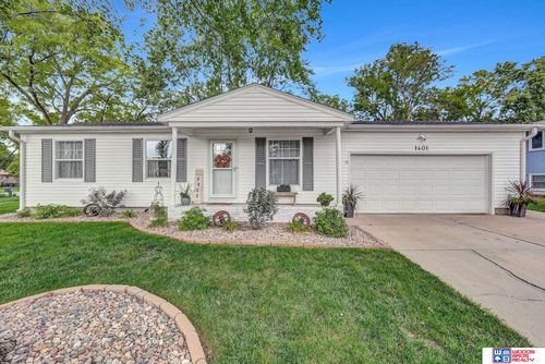 1401 Urbana Ln, Lincoln, NE, 68505-1971 | Card Image