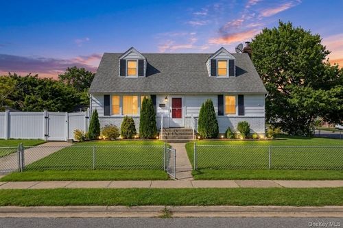 27 Colony St, Hicksville, NY, 11801-2251 | Card Image