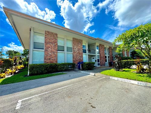 6716-6716 Brookline Dr, Hialeah, FL, 33015-2442 | Card Image