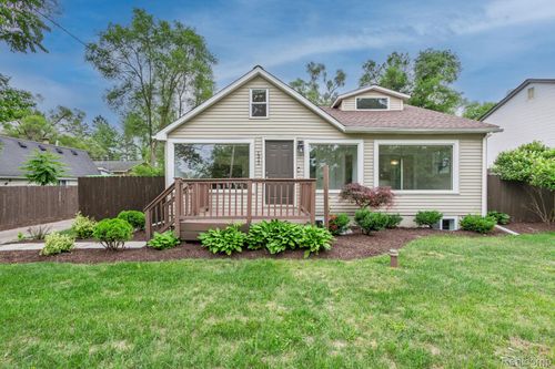 1311 W Oakley Park Rd, Commerce Township, MI, 48390-1140 | Card Image