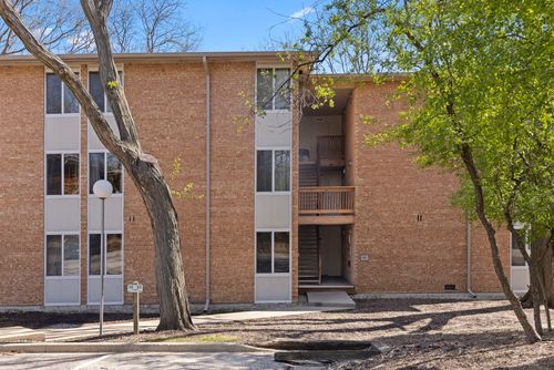 a-5821 Oakwood Dr, Lisle, IL, 60532-2955 | Card Image