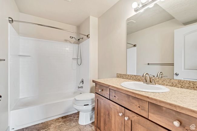 Full bathroom with vanity and shower / washtub combination | Image 15