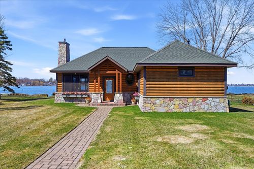 7530 N Shore Cir N, Forest Lake, MN, 55025-8739 | Card Image