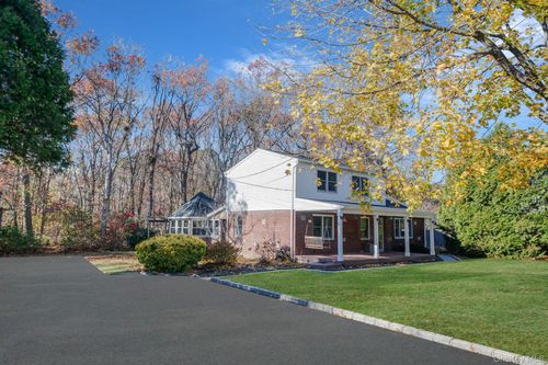 32 Williams Ave, Holtsville, NY, 11742-1520 | Card Image