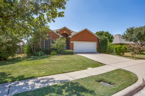 8005 Joshua Tree Ct, Arlington, TX, 76002-4768 | Card Image